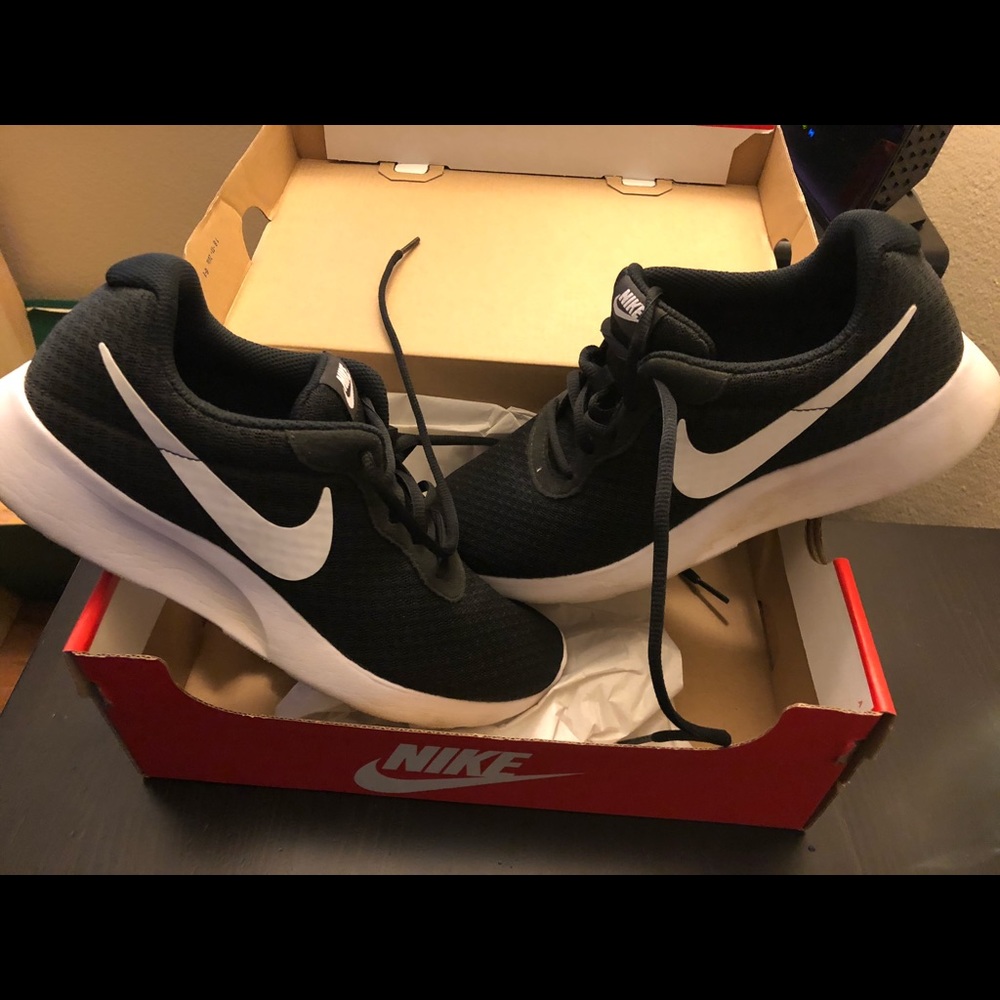 Nike Tanjun 7.5